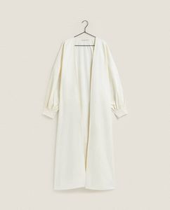 SMOCKED DRESSING GOWN offre à 59,99€ sur ZARA HOME