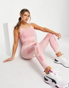 Puma Training Evoknit seamless leggings in soft pink offre à 198,65€ sur ASOS