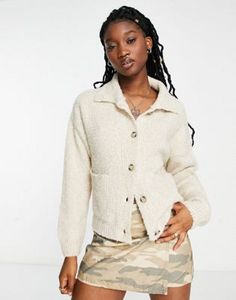 COLLUSION knitted button cardigan in cream offre à 17€ sur ASOS