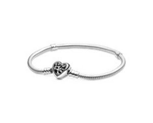 Bracelet Maille Serpent Fermoir Cœur Arbre de Vie Pandora Moments offre à 69€ sur Pandora
