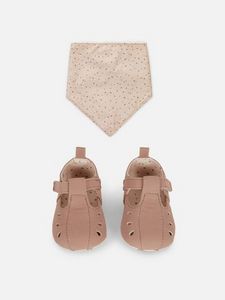 Coffret-cadeau chaussures bébé offre à 8€ sur Primark